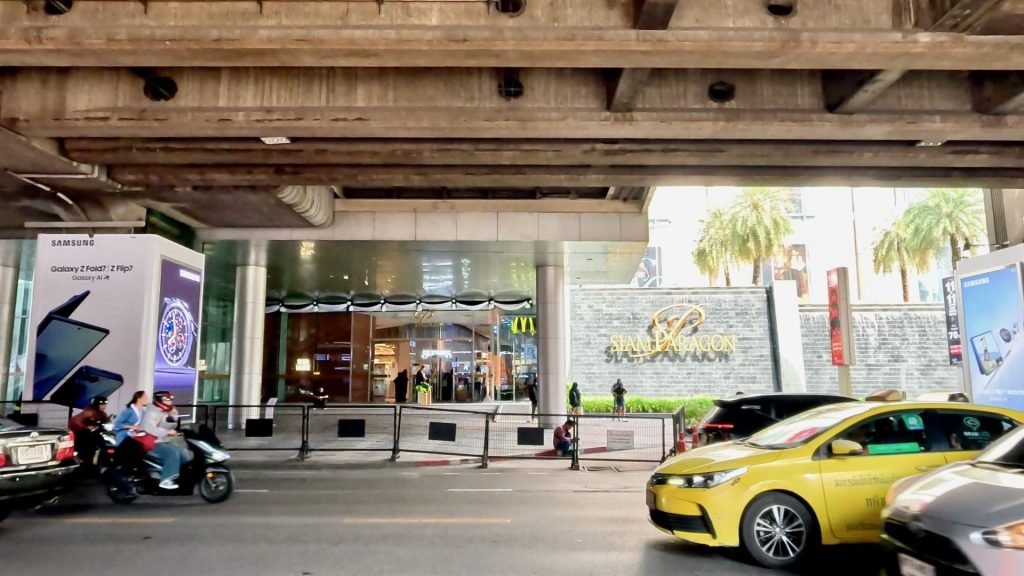 View in front of Siam Paragon at the start of the Bangkok cycling route