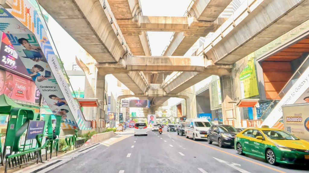 View down Rama I Road passing malls and busy Bangkok landmarks.