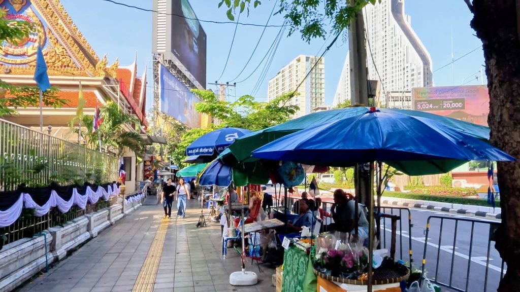 Wat Hua Lamphong temple in Bangkok, starting point for a cycling route