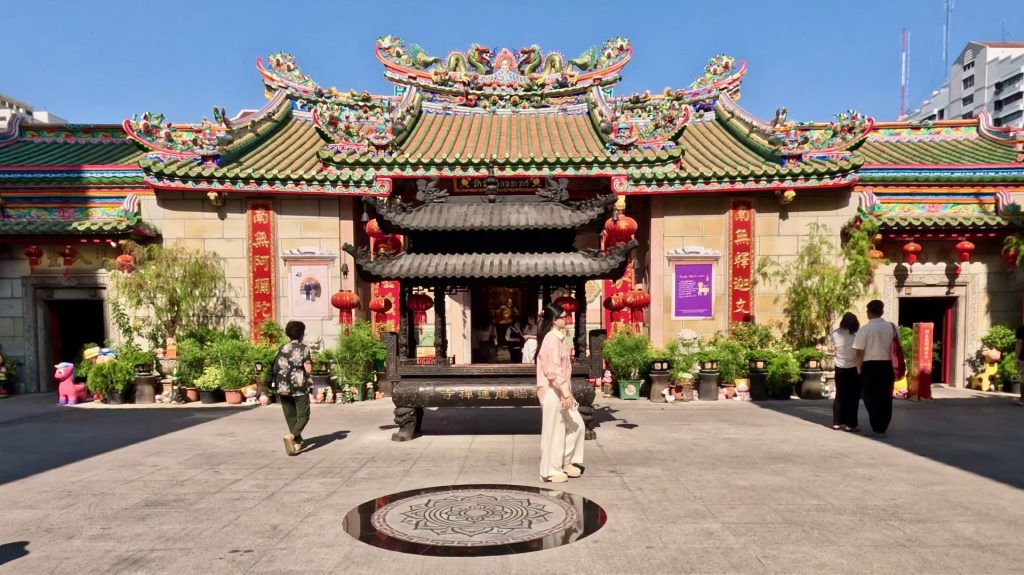 Wat Mangkon Kamalawat Chinatown Bangkok afternoon