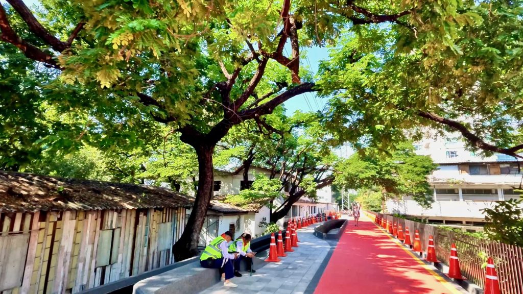 Benjakitti to Lumphini elevated cycling bridge, Bangkok