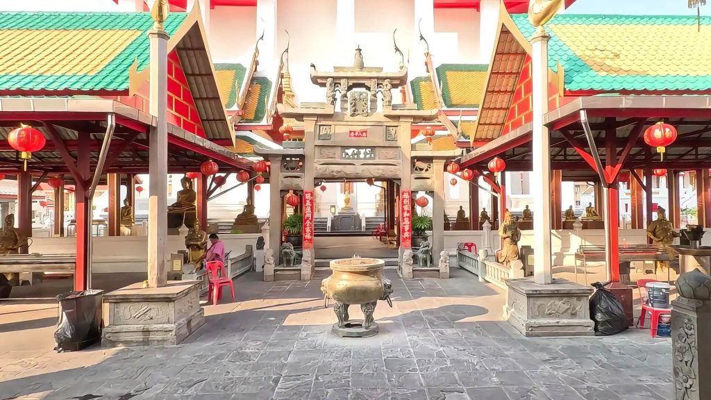 Wat Kalayanamit temple courtyard Bangkok