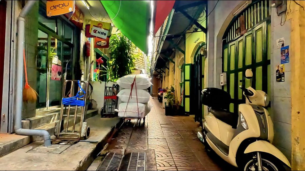 Quiet side street off Song Wat Road in Bangkok Chinatown