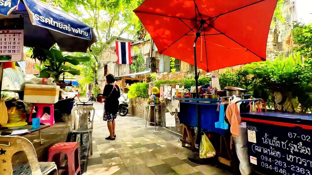 Narrow lane with street vendors in Talat Noi, Bangkok