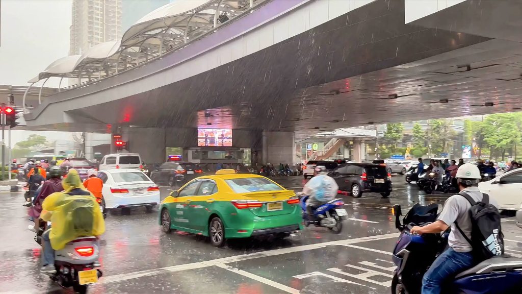 Traffic beneath Chong Nonsi Skywalk during Bangkok's evening commute.