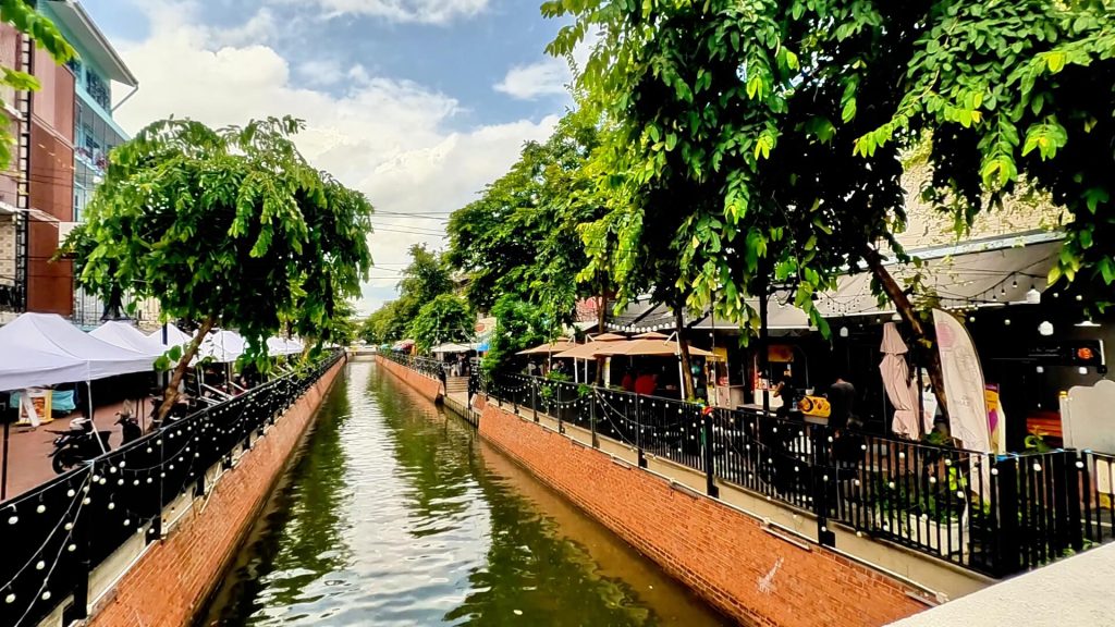 Recently upgraded canal walkway beside Khlong Ong Ang in Bangkok.