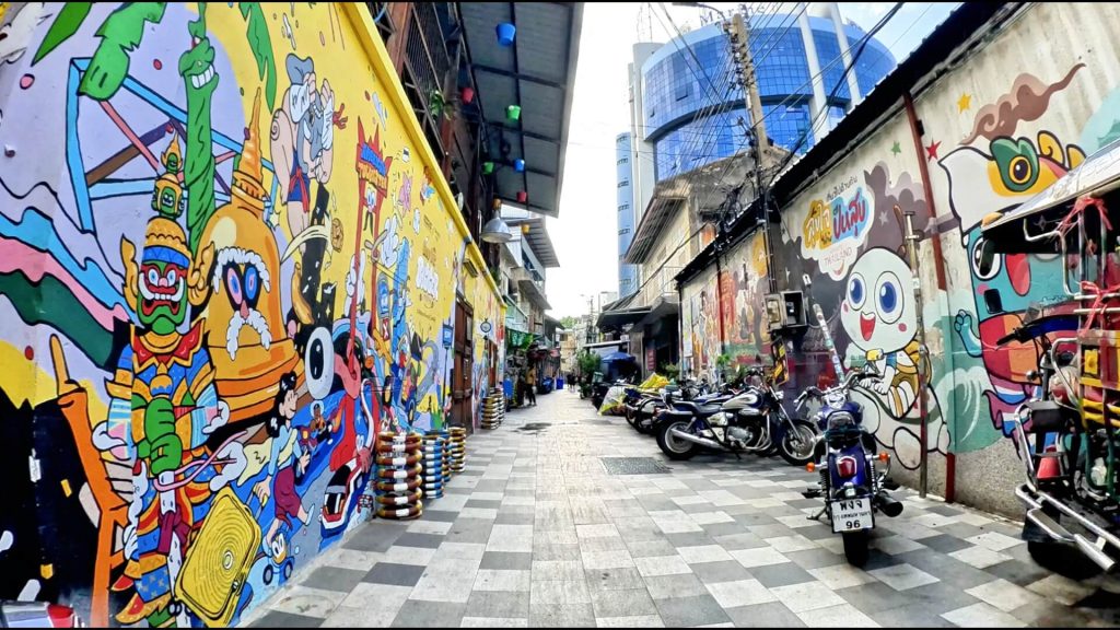 Morning street scene in Talat Noi.